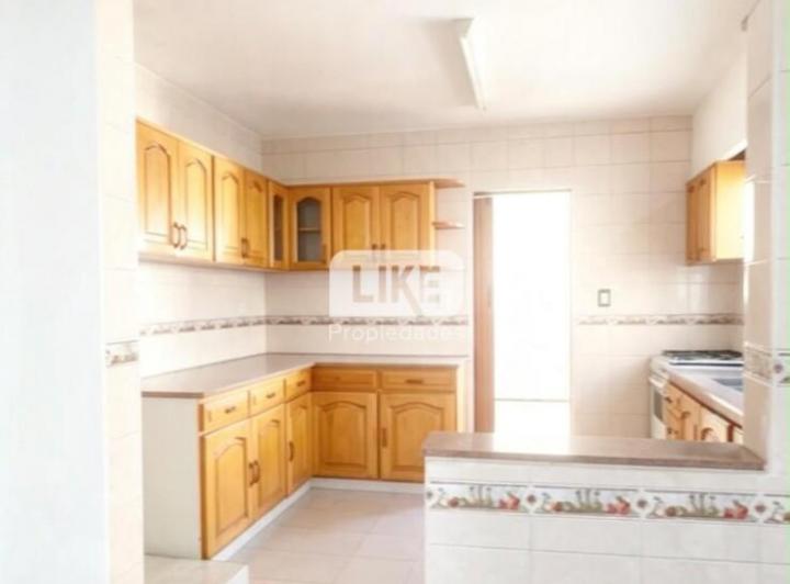 Casa · 180m² · 7 Ambientes · 1 Cochera