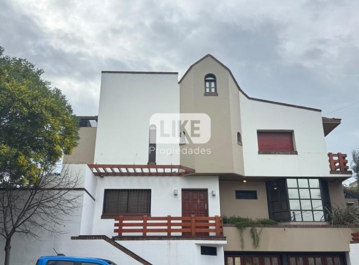 Casa · 286m² · 5 Ambientes · 2 Cocheras
