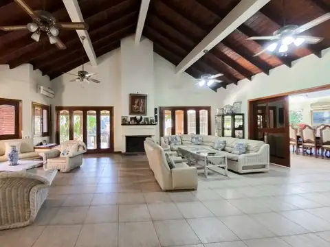Casa en Venta en San Carlos Country Club, Countries y Barrios Cerrados en Malvinas Argentinas