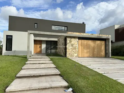 Casa en Venta en Terralagos, Canning
