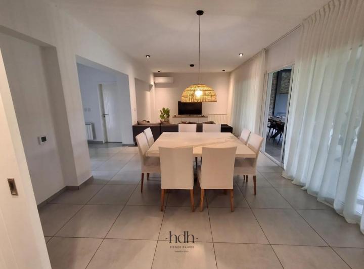 Casa · 290m² · 3 Dormitorios · 2 Cocheras