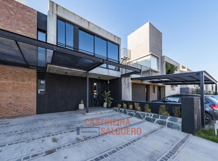 Casa · 174m² · 6 Ambientes · 2 Cocheras
