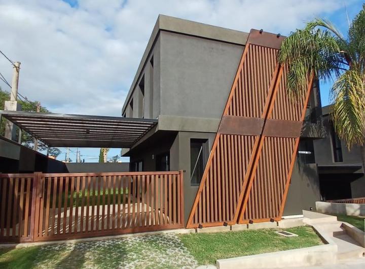 Casa · 166m² · 5 Ambientes · 2 Cocheras