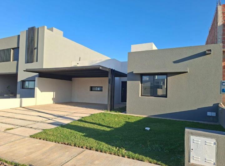 Casa · 125m² · 5 Ambientes · 2 Cocheras