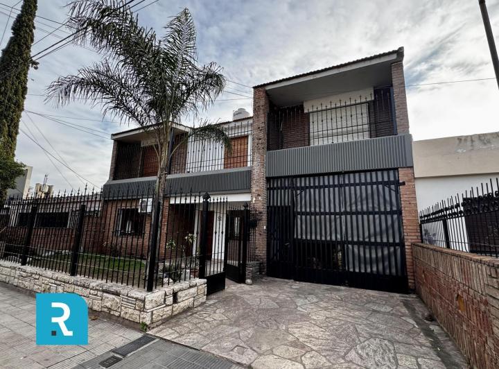 Casa · 300m² · 8 Ambientes · 5 Cocheras