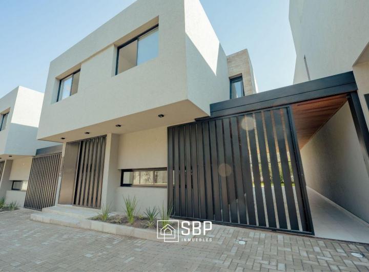 Casa · 171m² · 9 Ambientes · 2 Cocheras