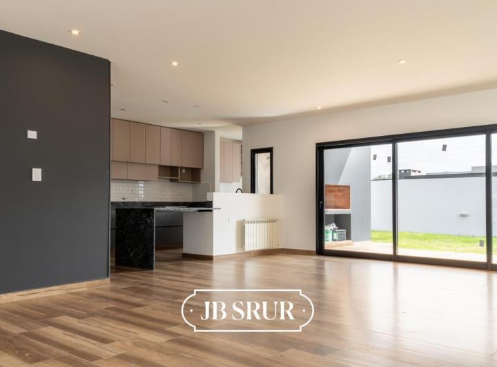Casa · 190m² · 6 Ambientes · 2 Cocheras