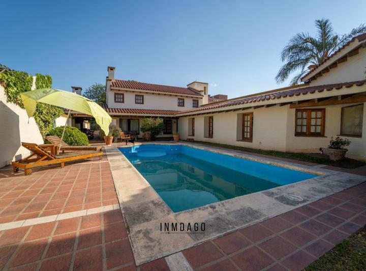 Casa · 420m² · 9 Ambientes · 2 Cocheras