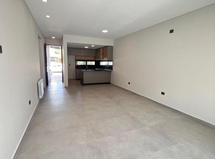 Casa · 112m² · 5 Ambientes · 2 Cocheras