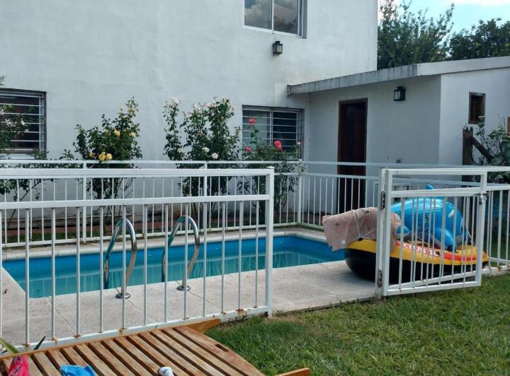 Casa · 250m² · 9 Ambientes · 2 Cocheras