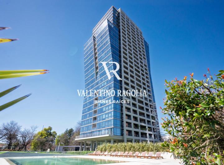 Casa · 550m² · 6 Ambientes · 4 Cocheras