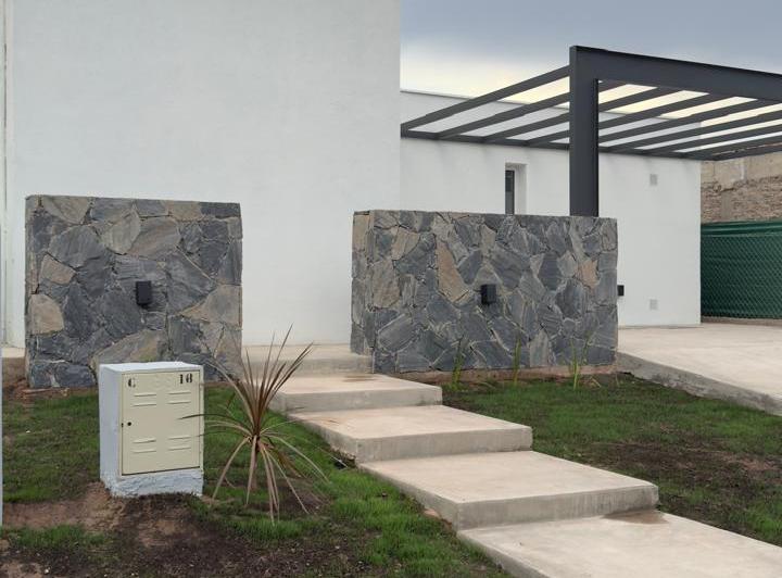 Casa · 122m² · 5 Ambientes · 2 Cocheras