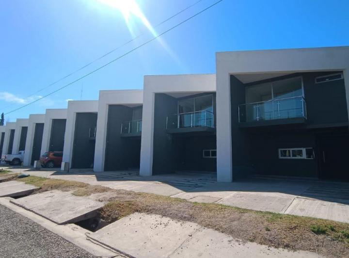 Casa · 90m² · 3 Ambientes · 1 Cochera