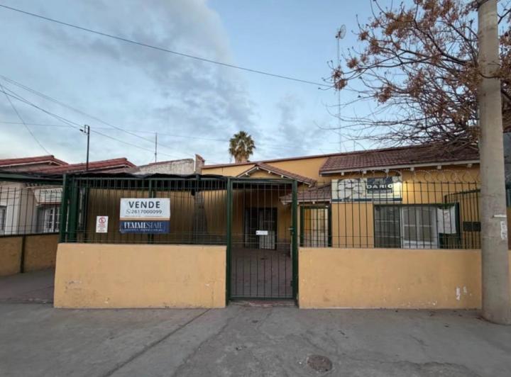 Casa · 180m² · 5 Ambientes · 2 Cocheras