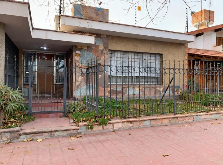 Casa · 300m² · 7 Ambientes · 1 Cochera