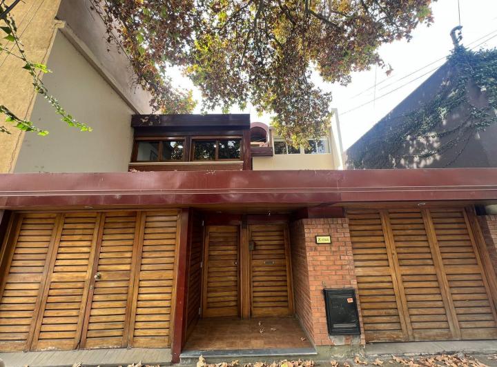 Oficina comercial · 356m² · 9 Ambientes · 2 Cocheras