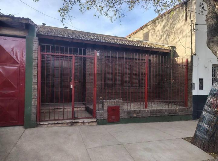 Casa · 300m² · 4 Dormitorios · 3 Cocheras