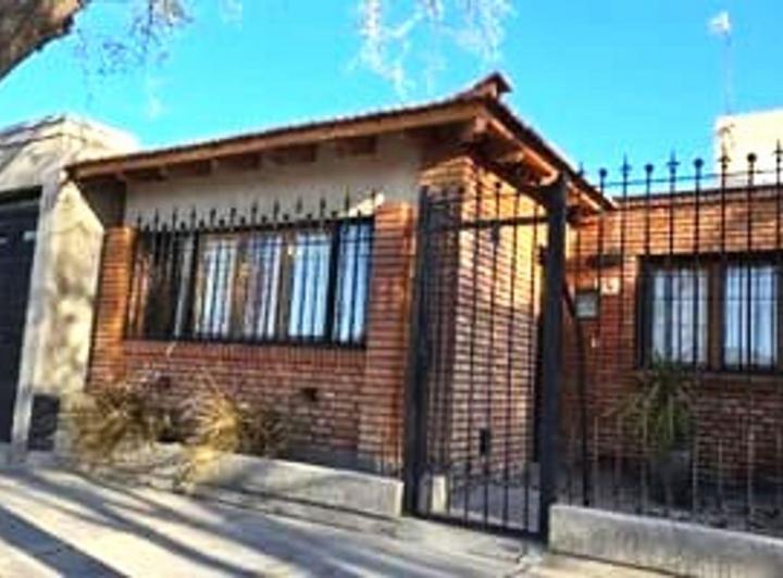 Casa · 140m² · 5 Ambientes · 2 Cocheras