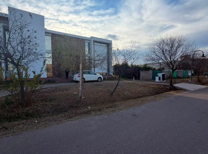 Casa · 312m² · 6 Ambientes · 2 Cocheras