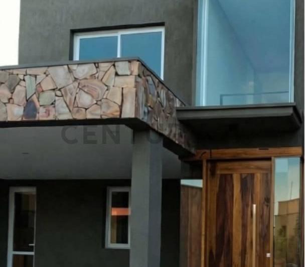 Casa · 192m² · 3 Dormitorios · 2 Cocheras
