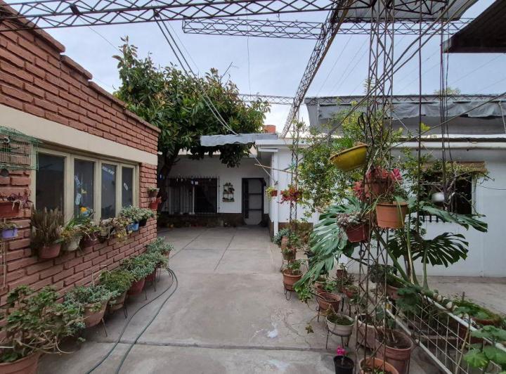 Casa · 97m² · 8 Ambientes · 5 Cocheras