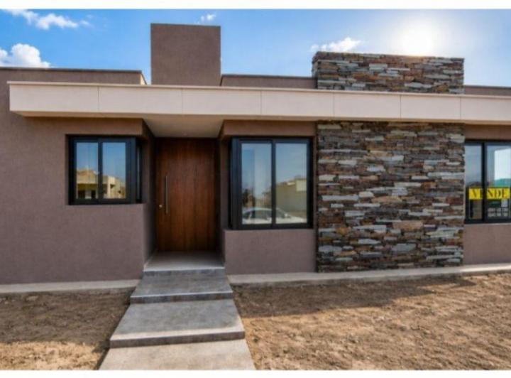 Casa · 160m² · 6 Ambientes · 2 Cocheras