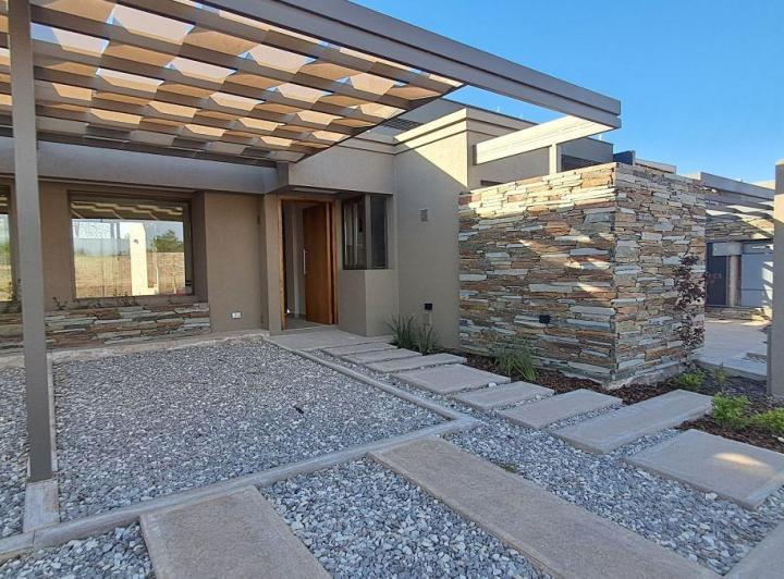 Casa · 87m² · 4 Ambientes · 1 Cochera