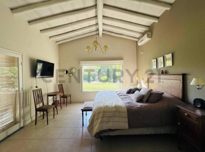 Casa · 315m² · 9 Ambientes · 1 Cochera