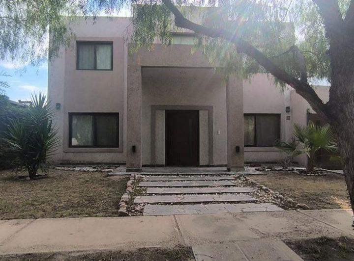 Casa · 228m² · 4 Ambientes · 2 Cocheras