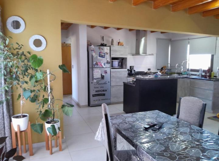 Casa · 80m² · 3 Ambientes · 2 Cocheras