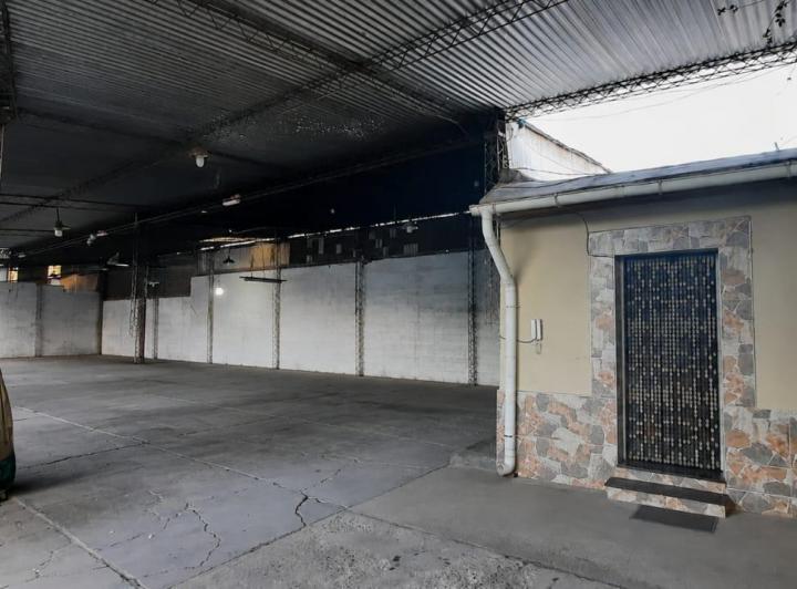 Bodega-Galpón · 100m² · 5 Ambientes