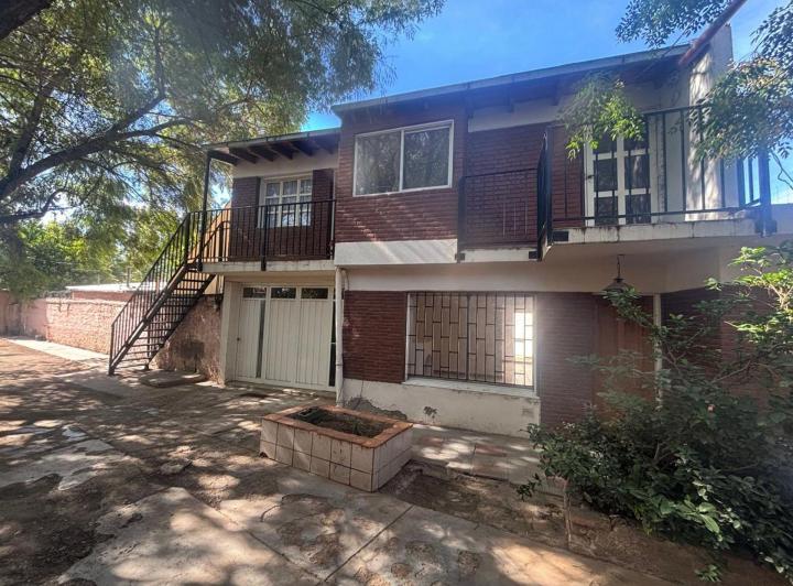 Casa · 154m² · 5 Ambientes · 1 Cochera