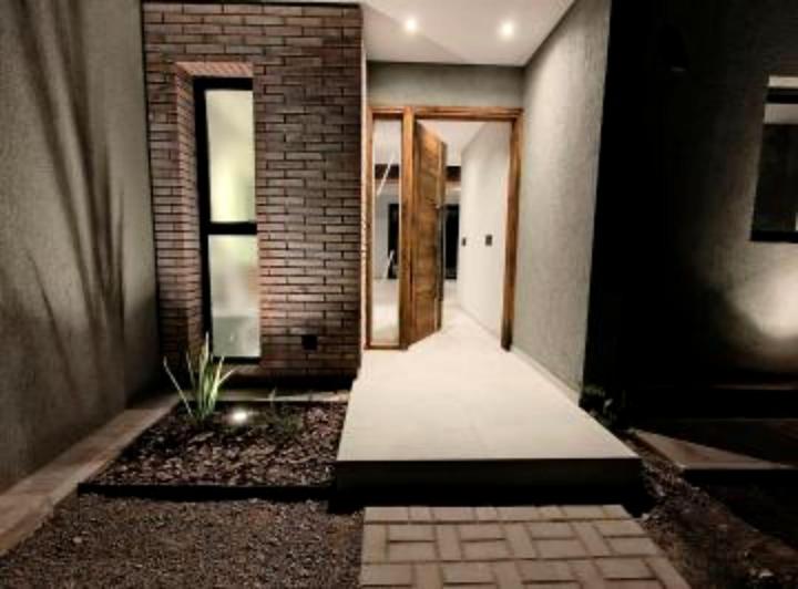 Casa · 270m² · 6 Ambientes · 2 Cocheras
