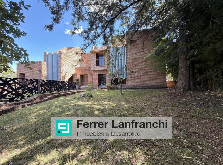 Casa · 134m² · 5 Ambientes · 1 Cochera