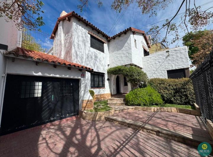 Casa · 329m² · 15 Ambientes · 1 Cochera