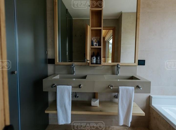 Casa · 240m² · 5 Ambientes · 1 Cochera