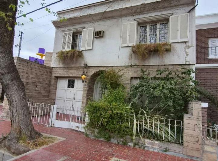 Casa · 220m² · 1 Ambiente · 1 Cochera