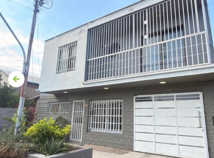Casa · 216m² · 6 Ambientes · 1 Cochera