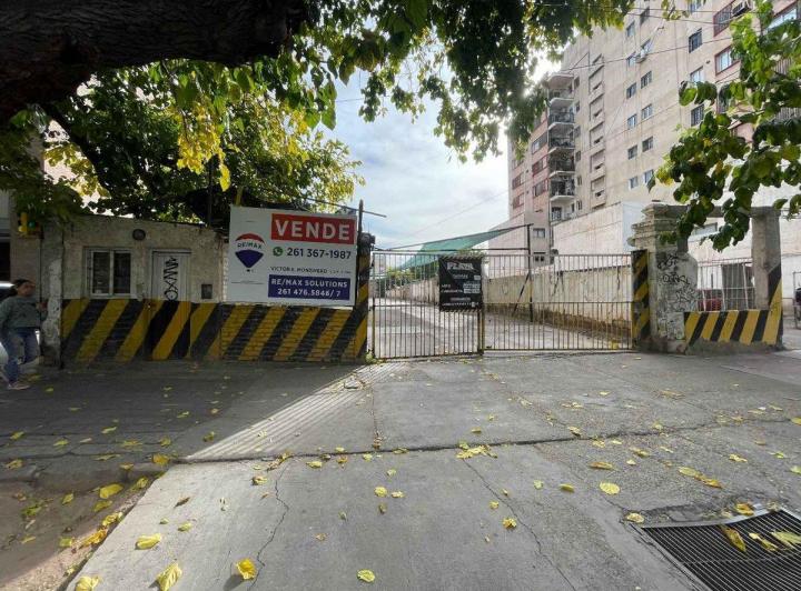 Terreno · 875m²