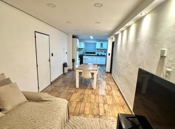 Casa · 210m² · 6 Ambientes · 3 Cocheras