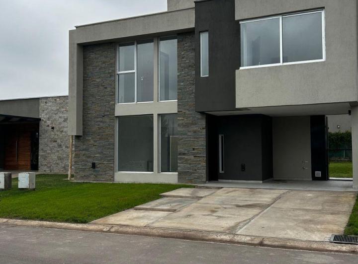 Casa · 145m² · 4 Ambientes · 1 Cochera