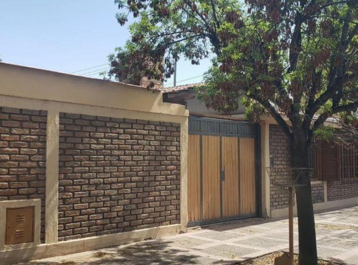 Casa · 164m² · 6 Ambientes · 2 Cocheras