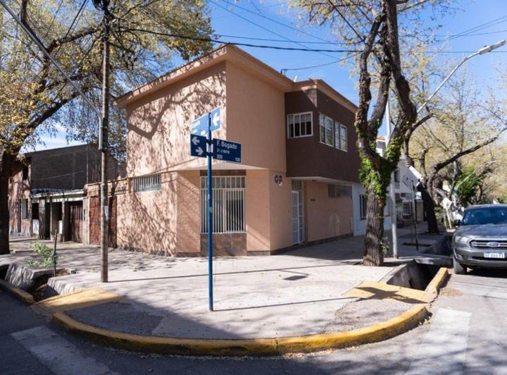 Casa · 145m² · 5 Ambientes · 1 Cochera