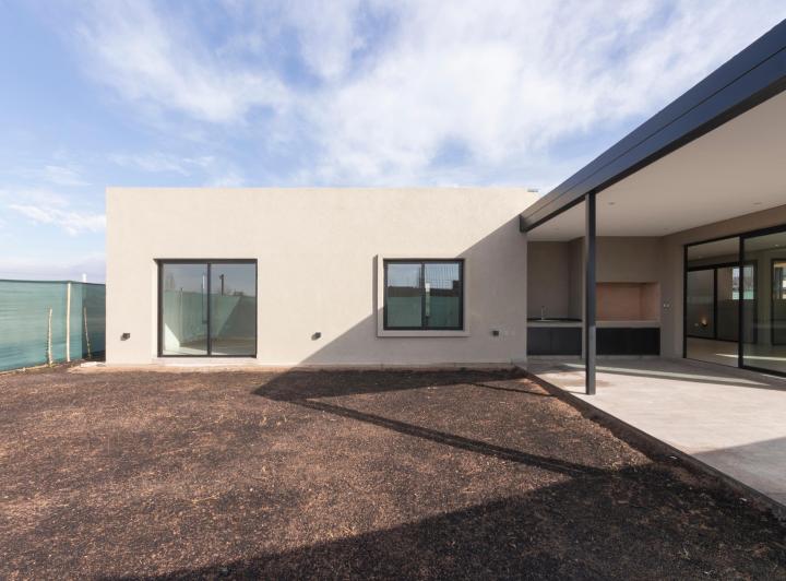 Casa · 176m² · 5 Ambientes · 2 Cocheras