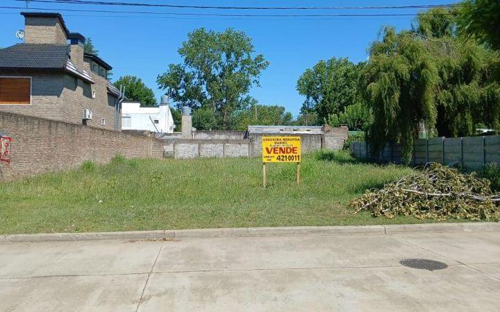 Terreno · 606m²
