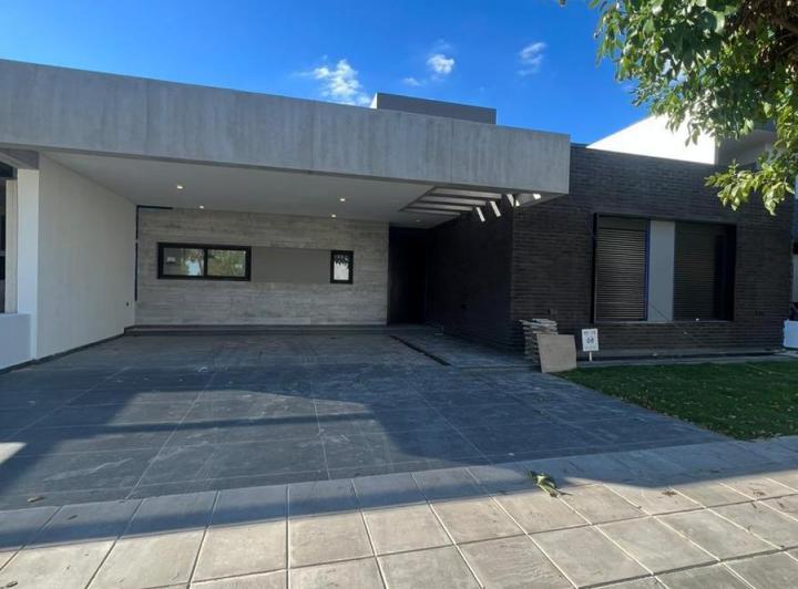Casa · 378m² · 4 Ambientes