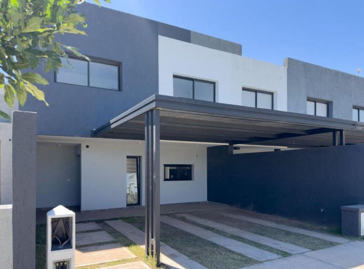 Casa · 140m² · 3 Ambientes · 2 Cocheras