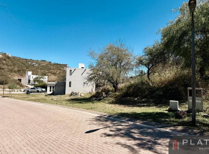 Terreno · 940m²