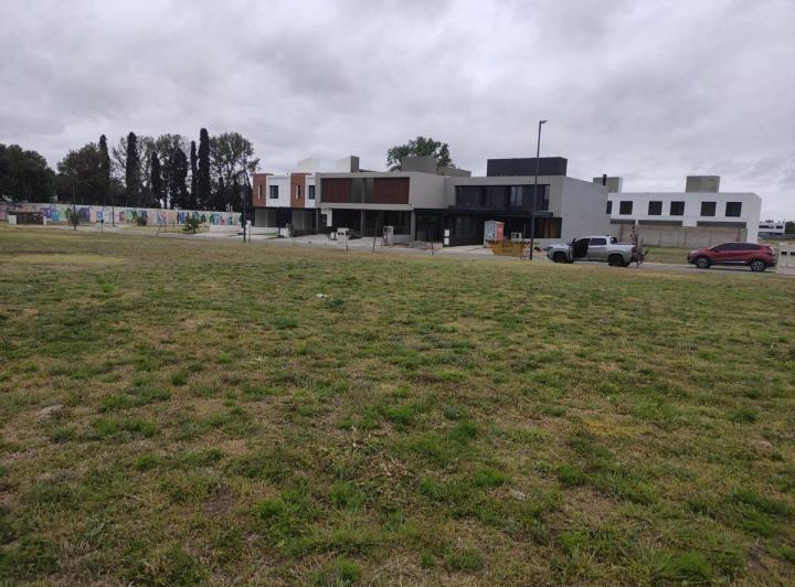 Terreno · 374m²