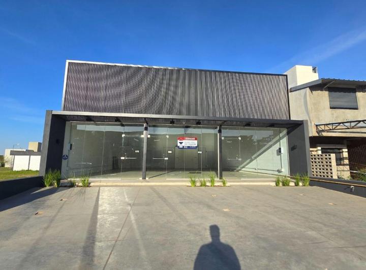 Local comercial · 180m² · 3 Cocheras